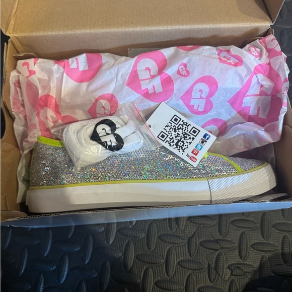 Gotta Flurt • NWT Women's Pizazz Silver/Lime Sequin Sneaker - Picture 6 of 6